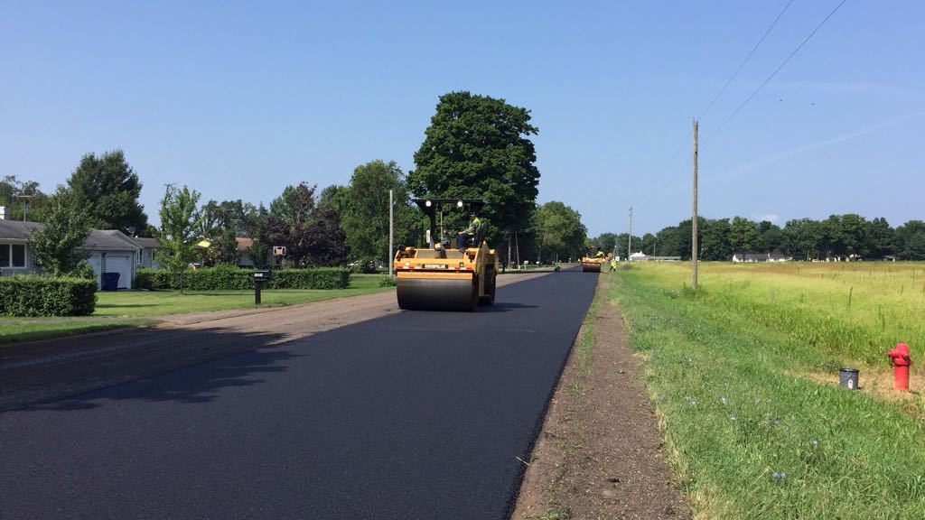 road-paving-with-asphalt-rubber-RARx-additive